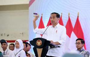 Analis Pertahanan Sebut Hitler Tak Separah Presiden Jokowi, Lah Kok Bisa?
