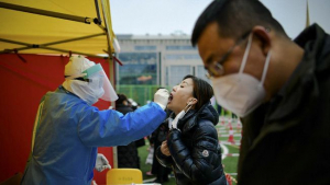 Angka vaksinasi Covid-19 China disebut yang tertinggi di dunia. 